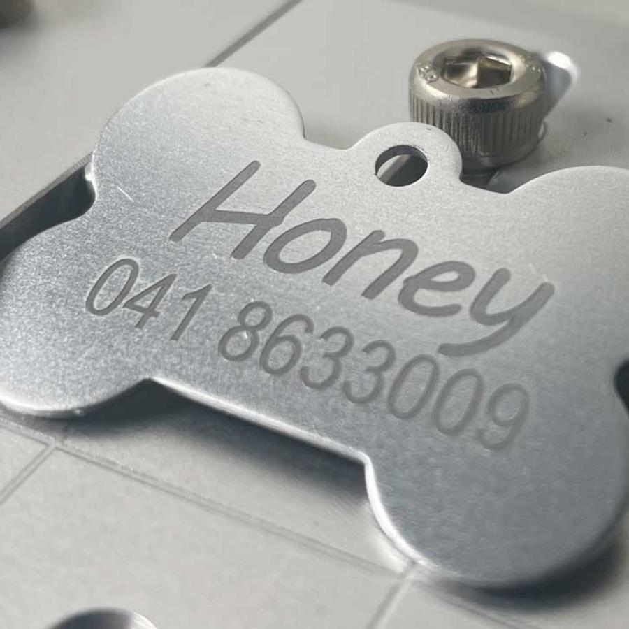 Pet tags engraving