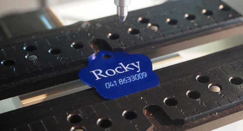 Engraving machine for pet tags